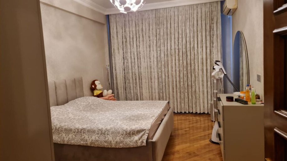 Satılır 4 otaqlı yeni tikili, 145 m², İnşaatçılar m.-15
