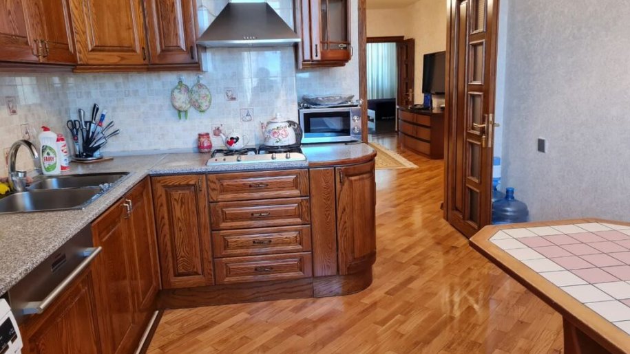 Satılır 4 otaqlı yeni tikili, 145 m², İnşaatçılar m.-16