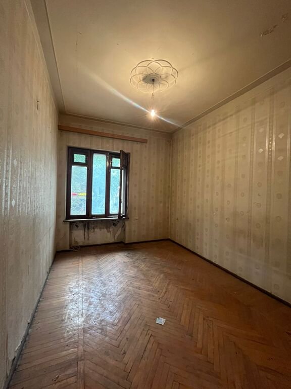 Satılır 3 otaqlı köhnə tikili, 81 m², Elmlər Akademiyası m.-2