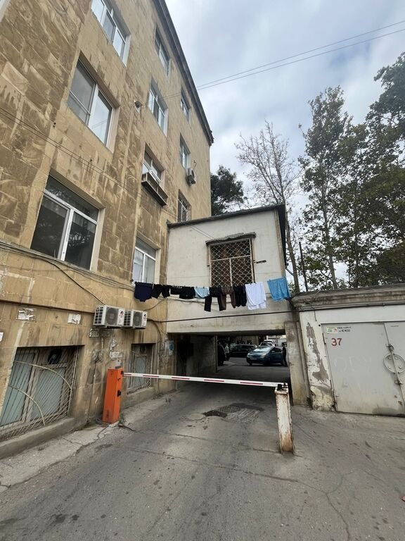 Satılır 3 otaqlı köhnə tikili, 81 m², Elmlər Akademiyası m.-5