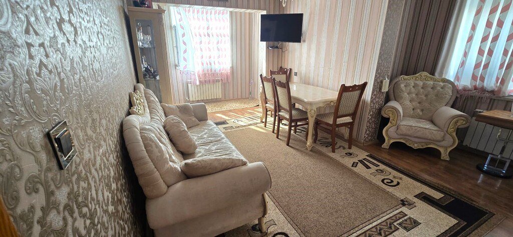 Satılır 3 otaqlı köhnə tikili, 110 m², Azadlıq Prospekti m.-1