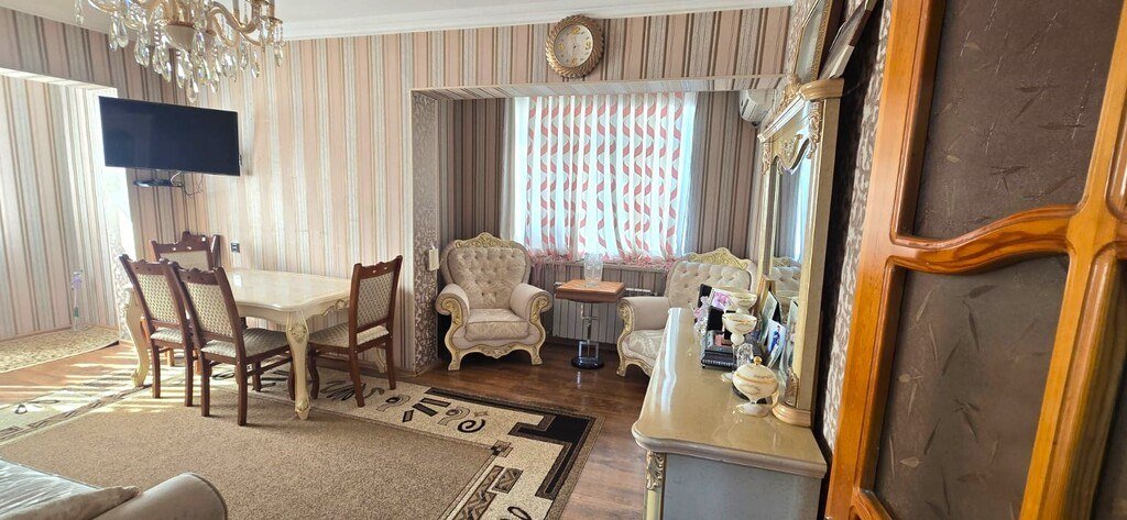 Satılır 3 otaqlı köhnə tikili, 110 m², Azadlıq Prospekti m.-2