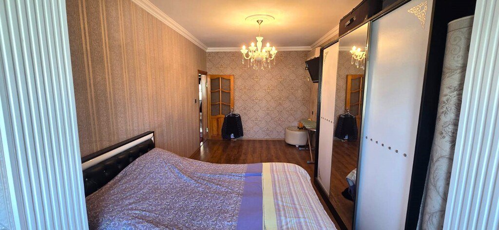 Satılır 3 otaqlı köhnə tikili, 110 m², Azadlıq Prospekti m.-5