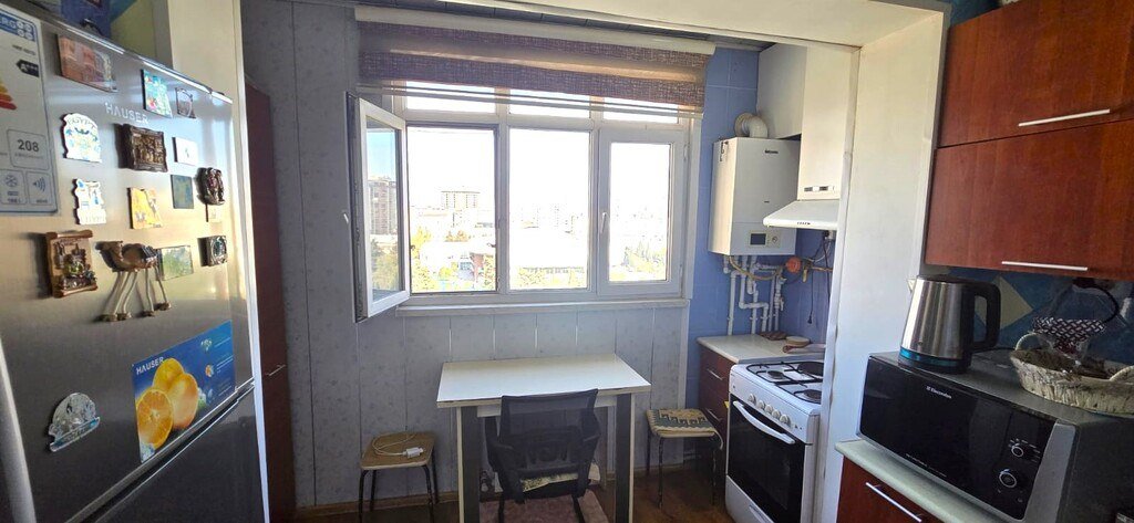 Satılır 3 otaqlı köhnə tikili, 110 m², Azadlıq Prospekti m.-8
