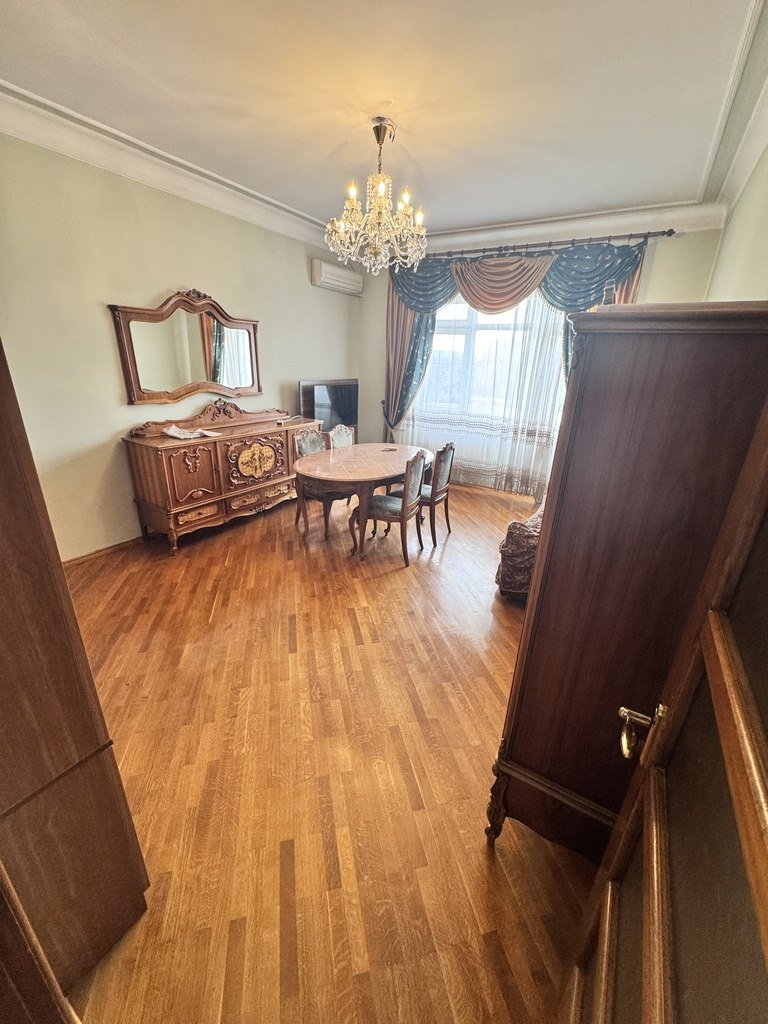 Satılır 2 otaqlı yeni tikili, 90 m², İnşaatçılar m.-1