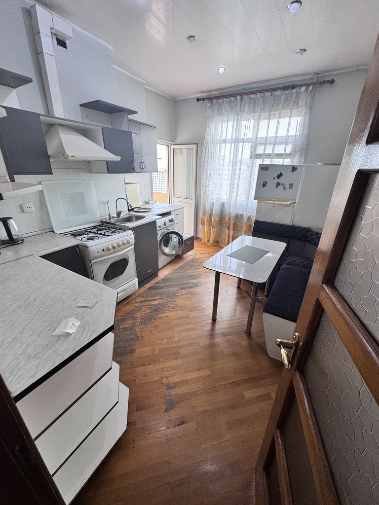 Satılır 2 otaqlı yeni tikili, 90 m², İnşaatçılar m.-6