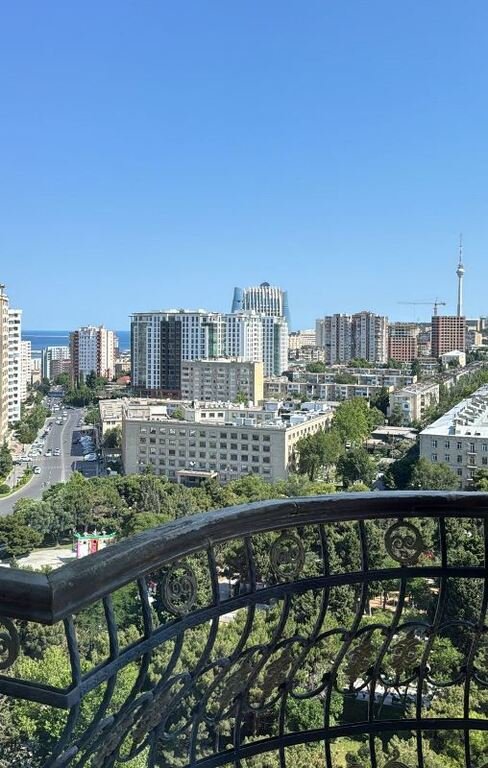 Satılır 4 otaqlı yeni tikili, 189 m², Elmlər Akademiyası m.-4