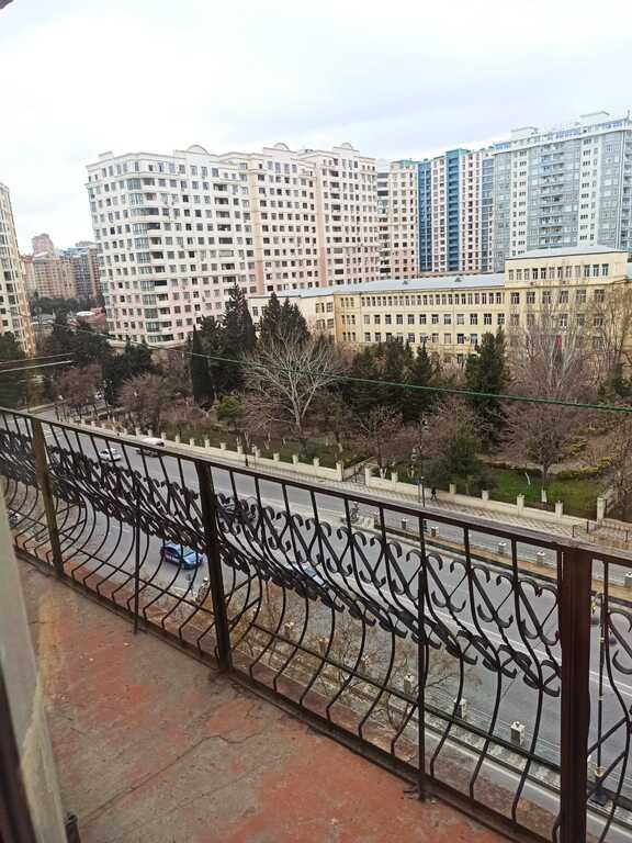 Satılır 4 otaqlı köhnə tikili, 100 m², Gənclik m.-13