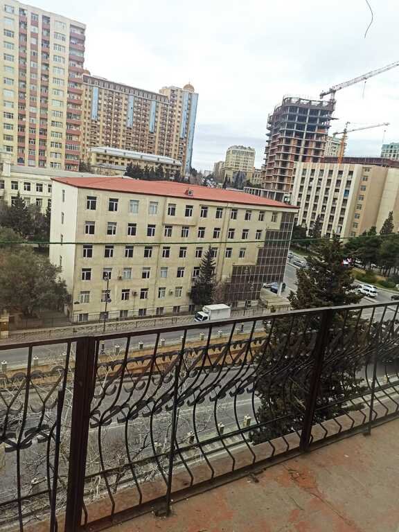 Satılır 4 otaqlı köhnə tikili, 100 m², Gənclik m.-14