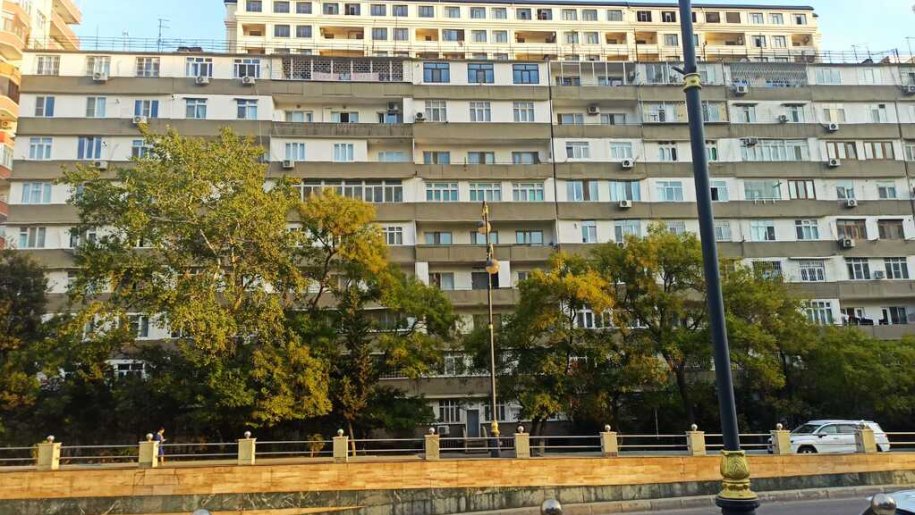 Satılır 4 otaqlı köhnə tikili, 100 m², Gənclik m.-23