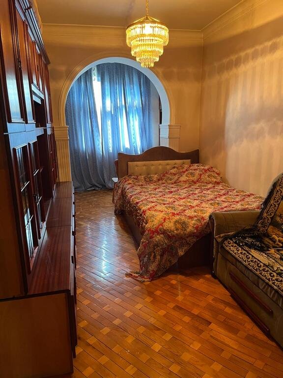 Satılır 4 otaqlı köhnə tikili, 102 m², İnşaatçılar m.-13