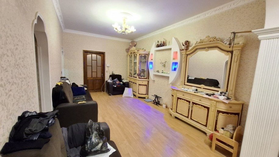 Satılır 3 otaqlı köhnə tikili, 67 m², Azadlıq Prospekti m.-4