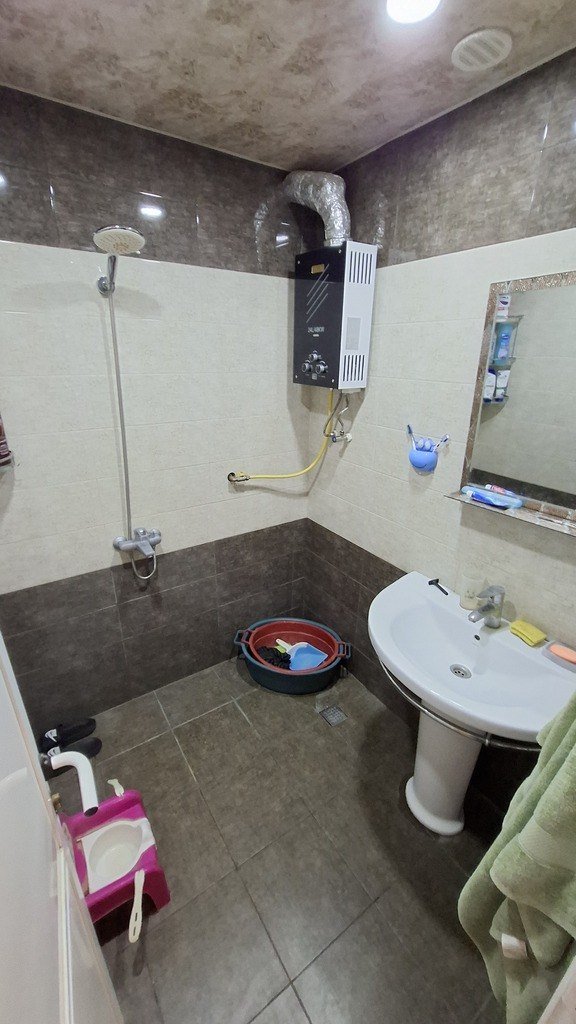 Satılır 3 otaqlı köhnə tikili, 67 m², Azadlıq Prospekti m.-12
