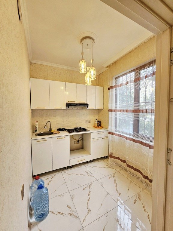 Kirayə verilir 2 otaqlı köhnə tikili, 50 m², Memar Əcəmi m.-9
