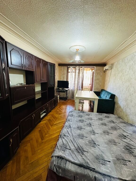 Satılır 2 otaqlı köhnə tikili, 45 m², Qara Qarayev m.-1