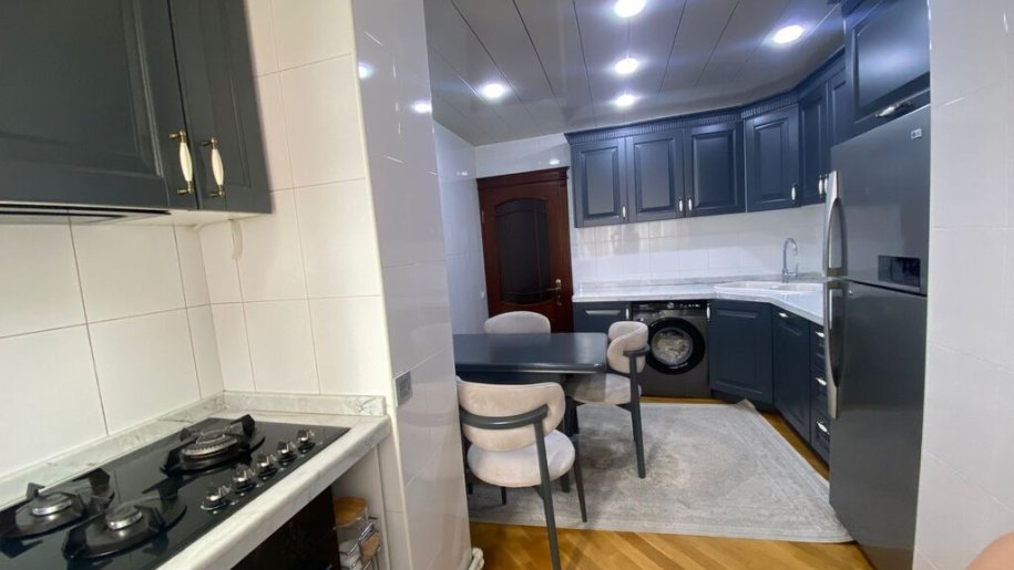 Satılır 4 otaqlı köhnə tikili, 110 m², Xalqlar dostluğu m.-3