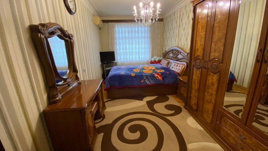 Satılır 4 otaqlı köhnə tikili, 110 m², Xalqlar dostluğu m.-5