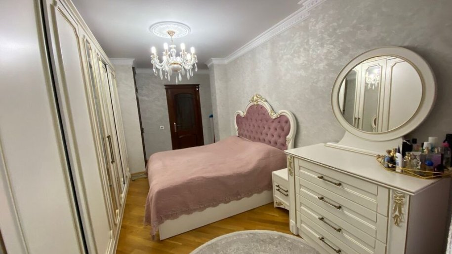 Satılır 4 otaqlı köhnə tikili, 110 m², Xalqlar dostluğu m.-8