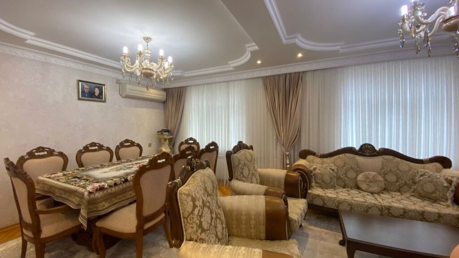 Satılır 4 otaqlı köhnə tikili, 110 m², Xalqlar dostluğu m.-11