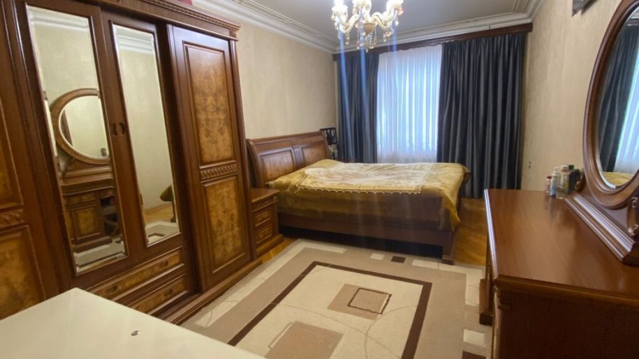 Satılır 4 otaqlı köhnə tikili, 110 m², Xalqlar dostluğu m.-13