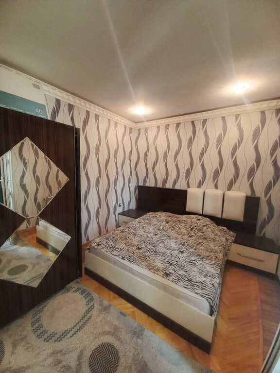 Satılır 2 otaqlı köhnə tikili, 65 m², İnşaatçılar m.-4