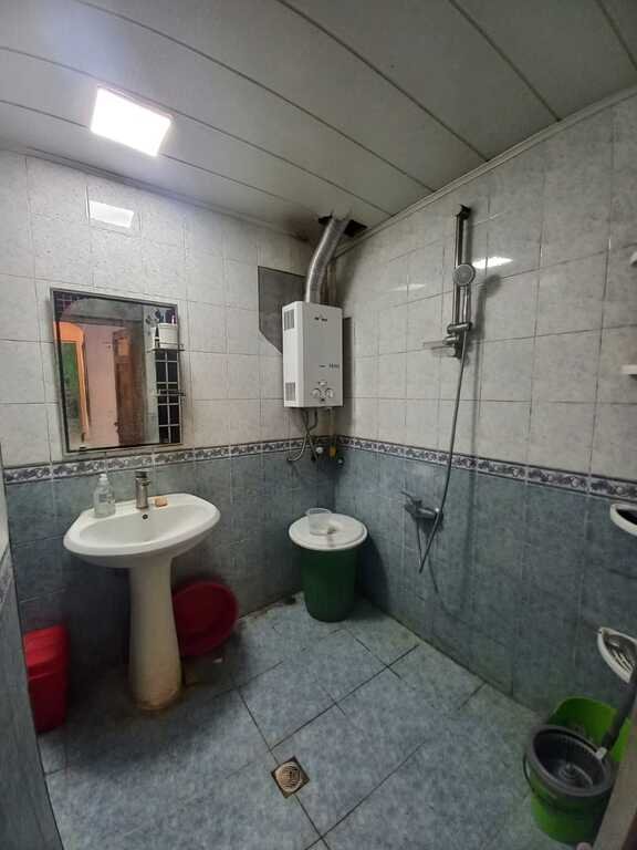 Satılır 2 otaqlı köhnə tikili, 65 m², İnşaatçılar m.-5