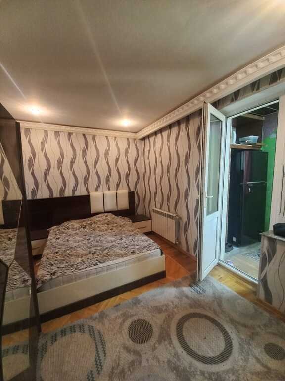 Satılır 2 otaqlı köhnə tikili, 65 m², İnşaatçılar m.-15