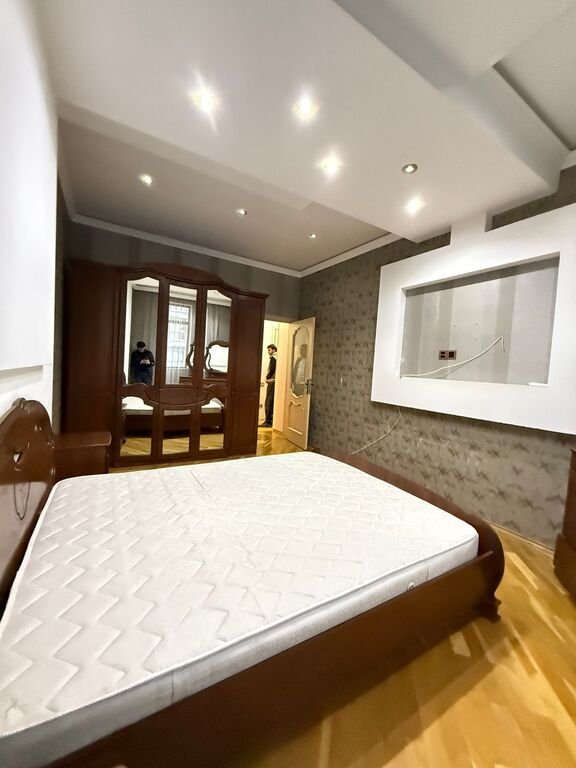 Kirayə verilir 3 otaqlı yeni tikili, 90 m², İnşaatçılar m.-4