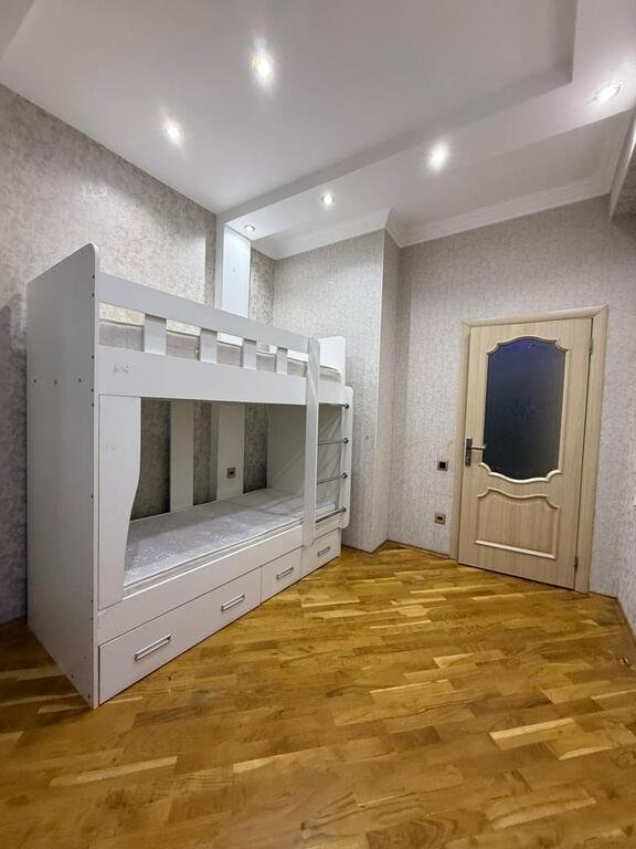 Kirayə verilir 3 otaqlı yeni tikili, 90 m², İnşaatçılar m.-6