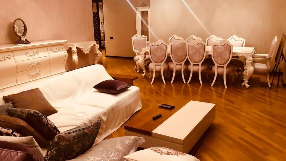 Kirayə verilir 4 otaqlı yeni tikili, 220 m², Sahil m.-4