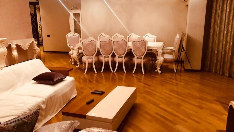 Kirayə verilir 4 otaqlı yeni tikili, 220 m², Sahil m.-7