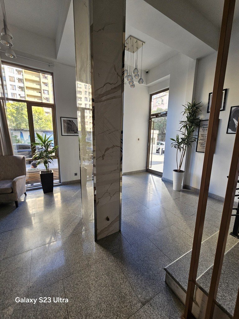 Satılır 3 otaqlı yeni tikili, 140 m², İnşaatçılar m.-5