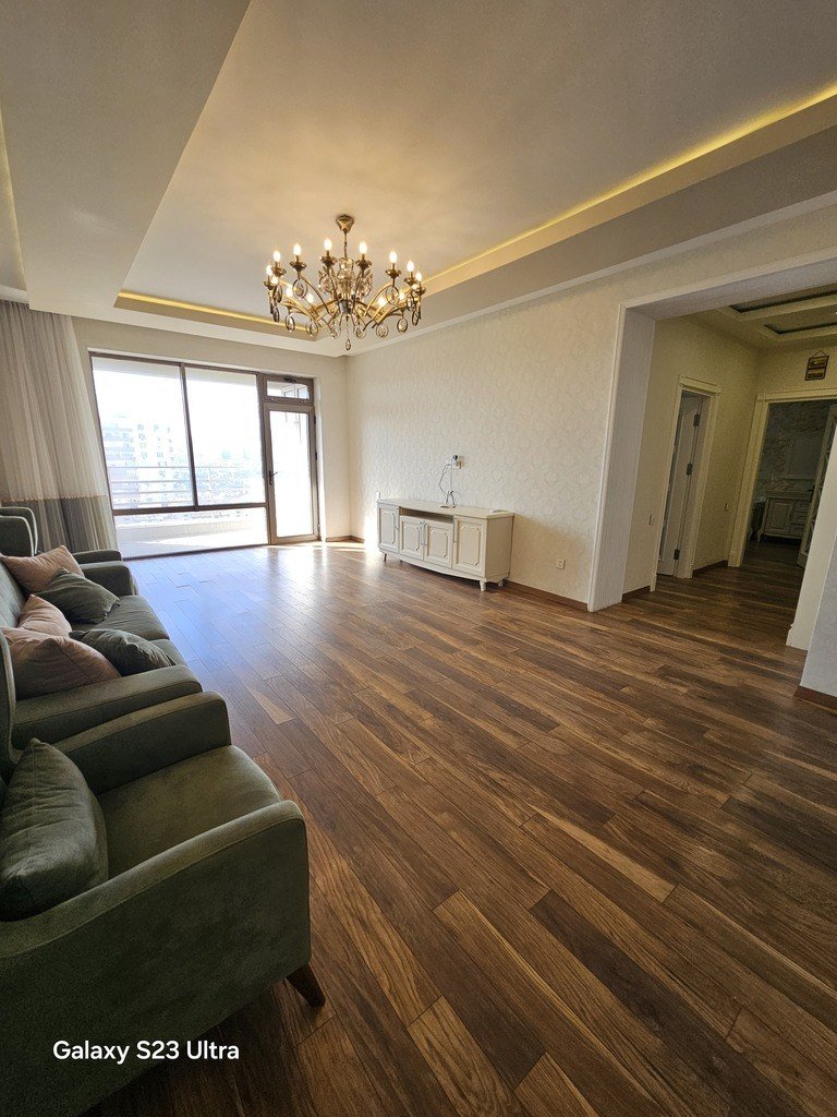 Satılır 3 otaqlı yeni tikili, 140 m², İnşaatçılar m.-11