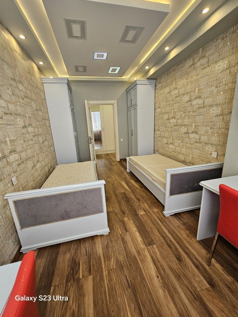 Satılır 3 otaqlı yeni tikili, 140 m², İnşaatçılar m.-14