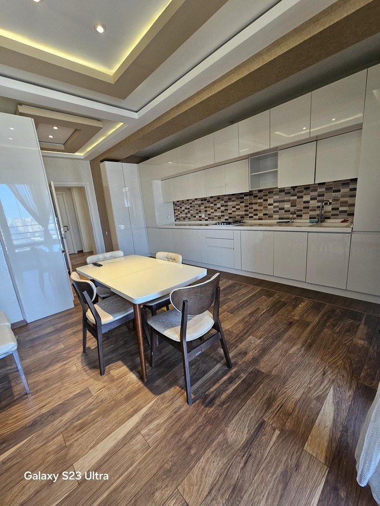 Satılır 3 otaqlı yeni tikili, 140 m², İnşaatçılar m.-16