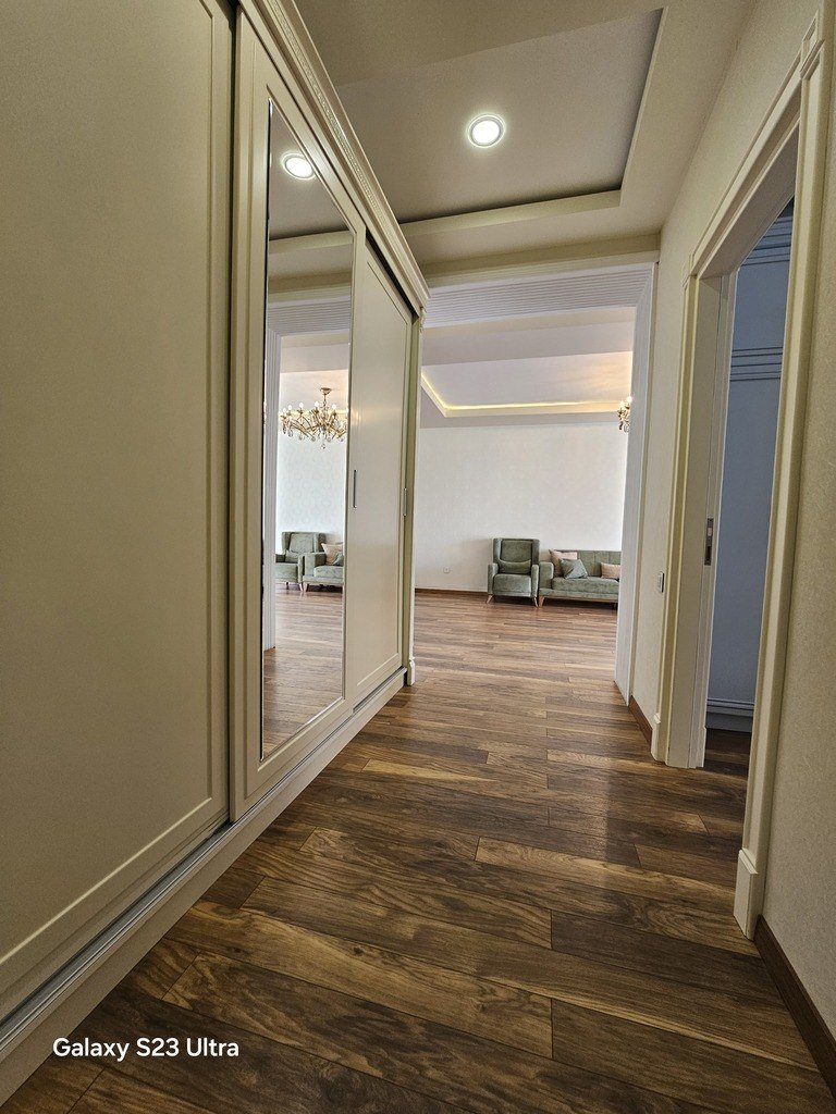 Satılır 3 otaqlı yeni tikili, 140 m², İnşaatçılar m.-23