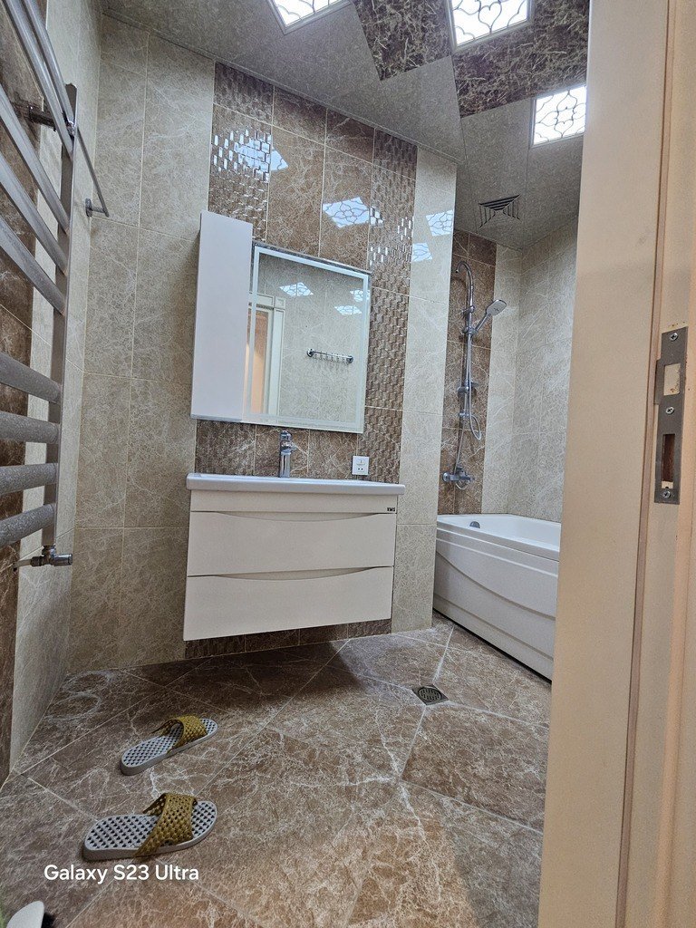 Satılır 3 otaqlı yeni tikili, 140 m², İnşaatçılar m.-26