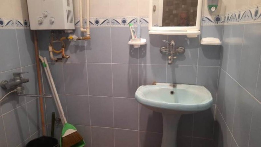 Kirayə verilir 2 otaqlı köhnə tikili, 50 m², İnşaatçılar m.-12