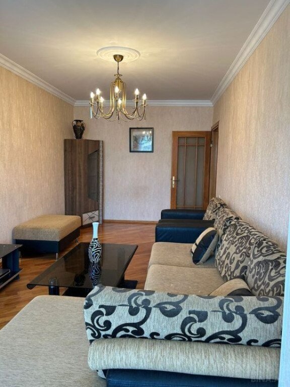 Satılır 3 otaqlı köhnə tikili, 85 m², Azadlıq Prospekti m.-2