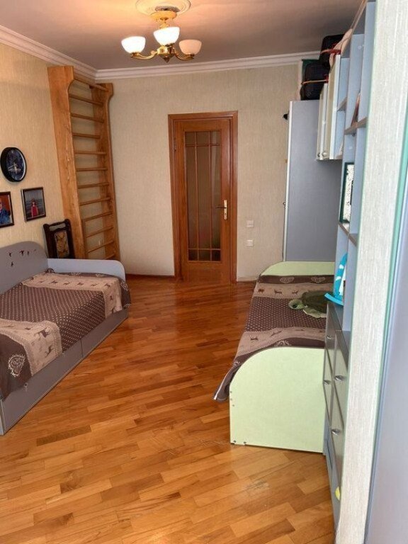 Satılır 3 otaqlı köhnə tikili, 85 m², Azadlıq Prospekti m.-3