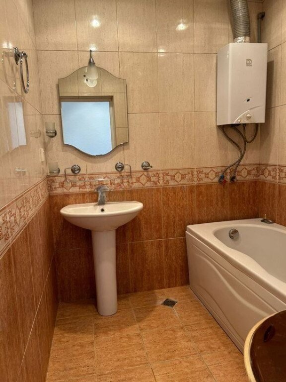 Satılır 3 otaqlı köhnə tikili, 85 m², Azadlıq Prospekti m.-15