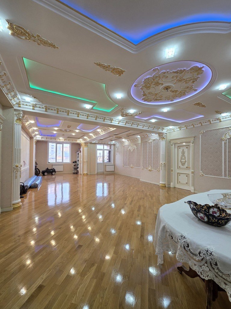 Satılır 4 otaqlı yeni tikili, 250 m², İnşaatçılar m.-4