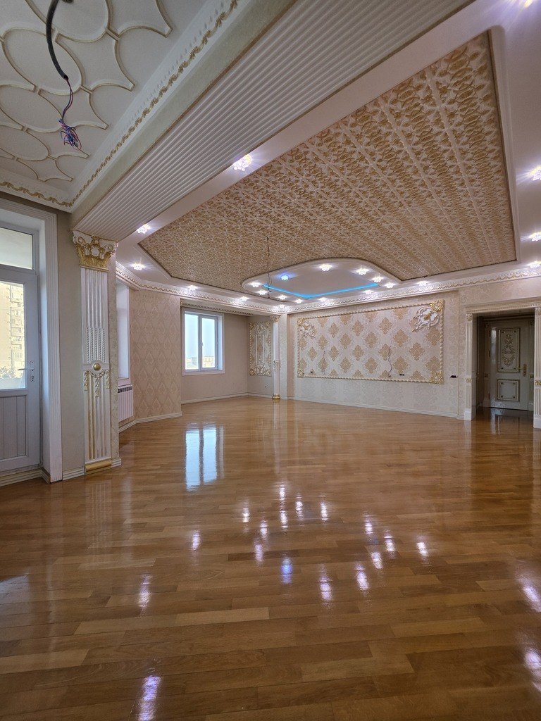 Satılır 4 otaqlı yeni tikili, 250 m², İnşaatçılar m.-5