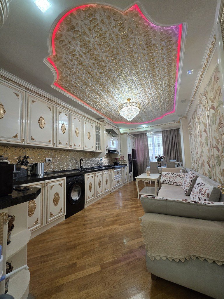 Satılır 4 otaqlı yeni tikili, 250 m², İnşaatçılar m.-11