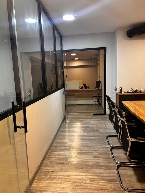 500 m<sup>2</sup> ofis icarəyə verilir, Elmlər Akademiyası m.-12