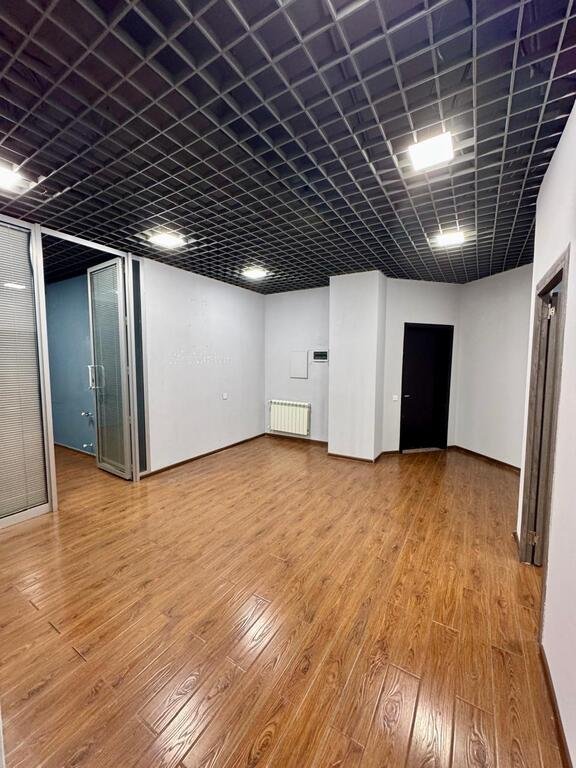 92 m<sup>2</sup> ofis icarəyə verilir, 28 May m.-9