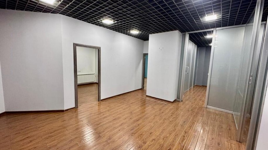 92 m<sup>2</sup> ofis icarəyə verilir, 28 May m.-10