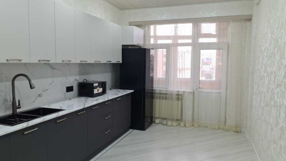 Kirayə verilir 2 otaqlı yeni tikili, 80 m², İnşaatçılar m.-6