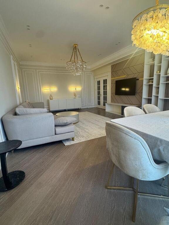 Satılır 3 otaqlı yeni tikili, 131 m², Azadlıq Prospekti m.-1