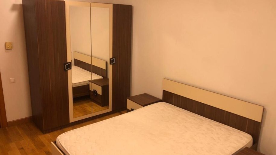 Kirayə verilir 4 otaqlı yeni tikili, 220 m², 28 May m.-13